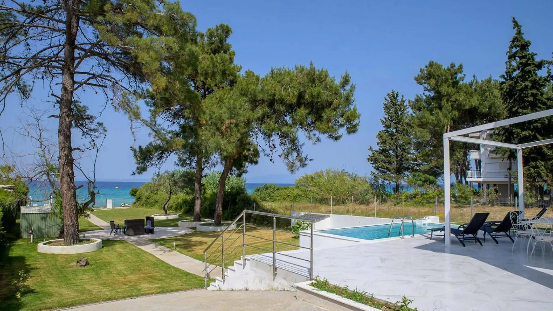 Aura Beachfront Private Pool Villa Kriopigi