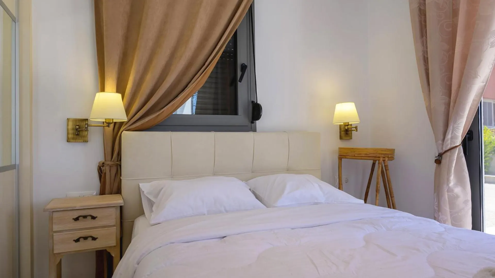 Aura Beachfront Private Pool Villa Kriopigi