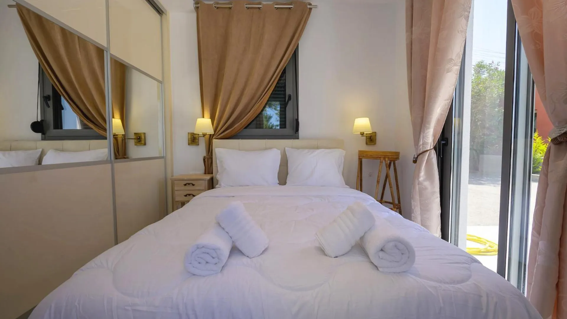 Holiday home Aura Beachfront Private Pool Villa Kriopigi