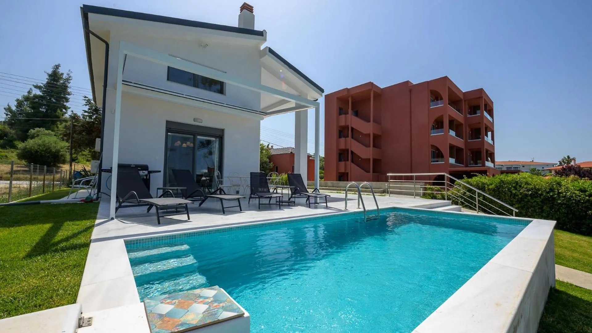 Aura Beachfront Private Pool Villa Kriopigi